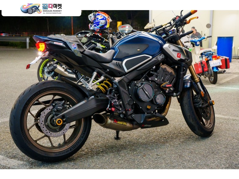 혼다 CB 650 R ABS 2021년식 아크라 구변 완료된 cb650r 신동급 판매 합니다.