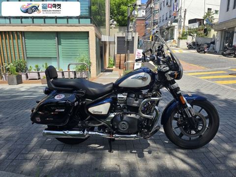 로얄엔필드 슈퍼 메테오 650 2023년식 로얄 엔필드 슈퍼메테오650 관리 잘하고 타던것