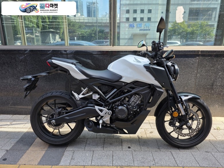 혼다 CB 125 R 2025년식 2025년식 혼다 CB125R 신차같은 중고차 판매합니다!