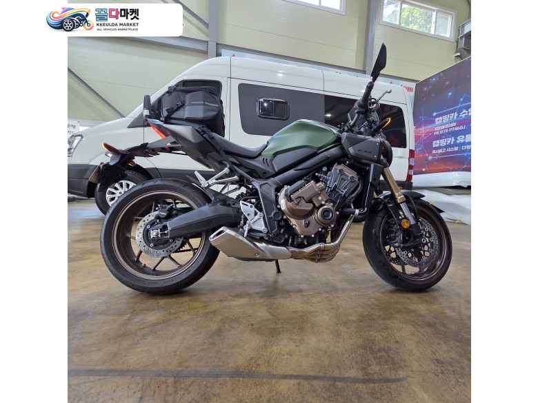 혼다 CB 650 R E 클러치 2024년식 25년2월 등록 cb650r e크러치 기변으로 매매합니다.