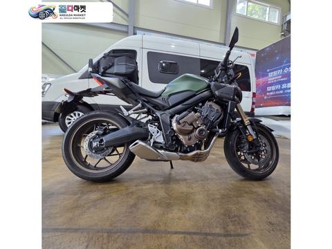혼다 CB 650 R E 클러치 2024년식 25년2월 등록 cb650r e크러치 기변으로 매매합니다.
