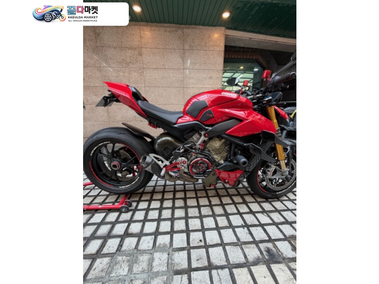 두카티 스트리트파이터 V4 S 2022년식 2022년 스파 v4s 풀튜닝 판매합니다.