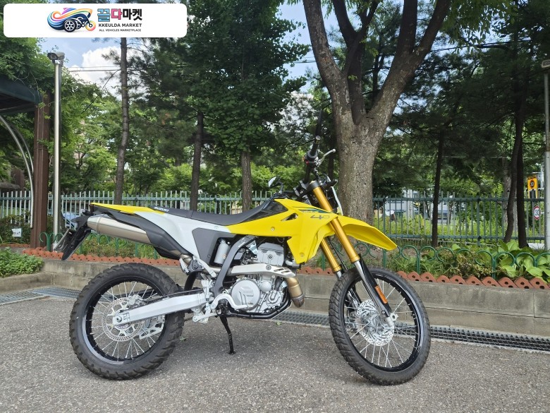 스즈끼 DR Z 4 S 2026년식 2026 DR-Z4S 노란색 신차급 팝니다. 466KM