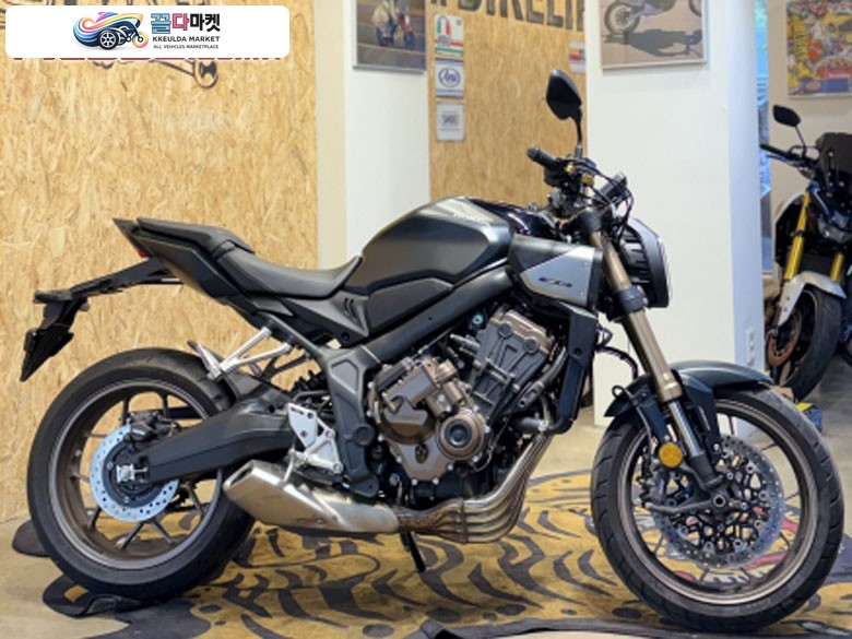 혼다 CB 650 R E 클러치 2024년식 1인신조 키로수 짧은 2024년 혼다 CB650R E클러치 판매합니다 !