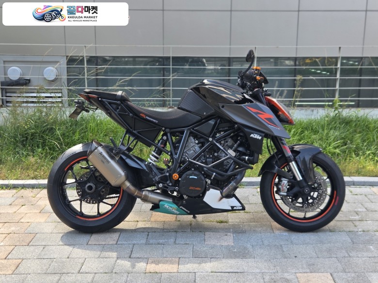 KTM 1290 슈퍼 듀크 R 2018년식 (명의이전)2018년식 슈퍼듀크 1290R 올블랙 판매 합니다.