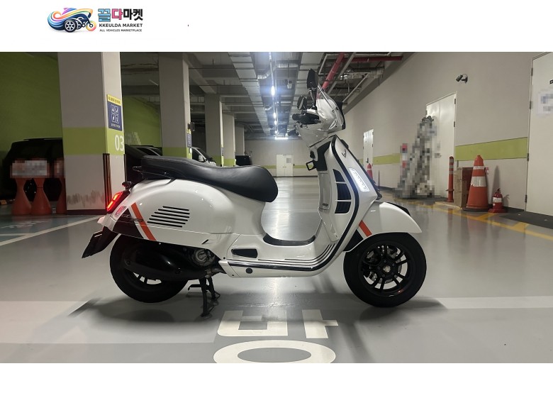 베스파 GTS 300 슈퍼스포츠 2025년식 베스파 GTS300 슈퍼스포츠 A급