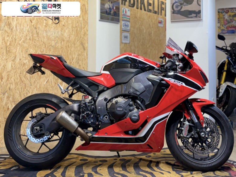 혼다 CBR 1000 RR 2017년식 정비 및 튜닝 잘되어있는 2017년식 혼다 CBR1000RR 판매합니다