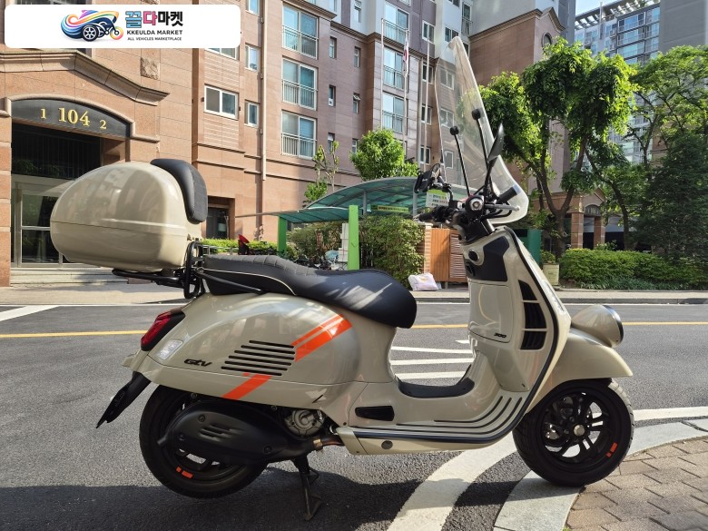 베스파 GTV 300 2024년식 신차급 중고판매합니다