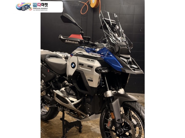 BMW R 1300 GS 어드벤쳐 2025년식 길들이기도 끝나지 않은 풀옵션 신차급