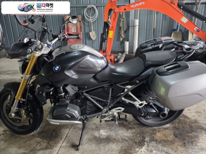 BMW R 1200 R 2015년식 7년동안 실내차고에 보관했던 관상용 R1200R  팔아요