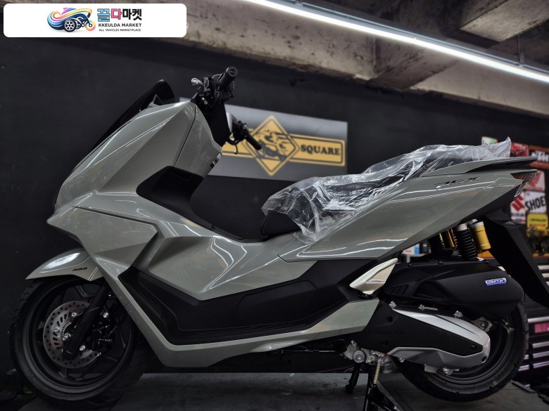혼다 PCX 125 ABS 2026년식 26년식 혼다 pcx125 신차 그레이색상 판매합니다.