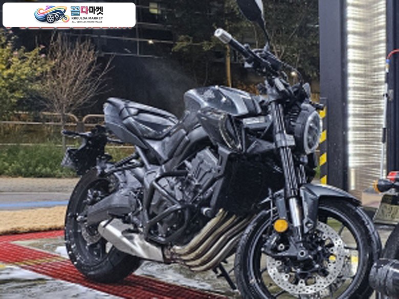 혼다 CB 650 R ABS 2023년식 23년식 컨디션 최상 CB650R 블랙 에디션  판매합니다~