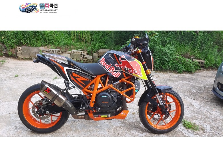 KTM 690 듀크 R 2015년식 단기통의 빠따감 좋고 가볍고 옵션 좋은 바이크