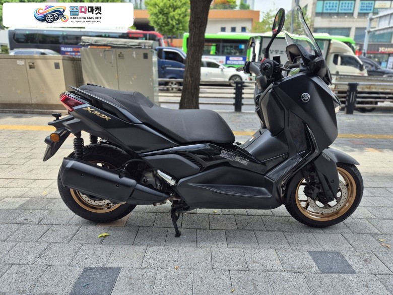 야마하 X 맥스 300 ABS 2024년식 배달 대행으로 사용한 24년식 야마하 XMAX 300ABS 인기컬러 무광블랙 판매 합니다. 적산거리 45,435KM입니다.