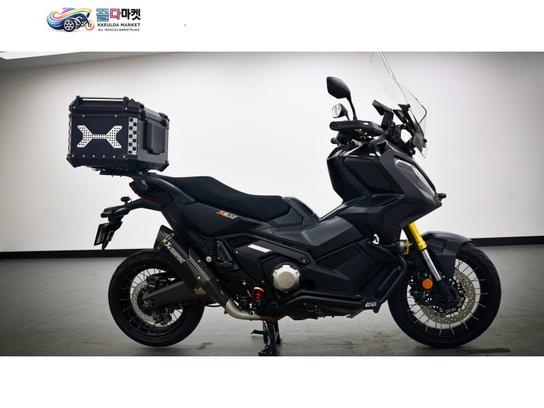 혼다 X ADV 2024년식 [ 매버릭바이크 ] / 아크라포빅 머플러와 안개등이 적용된 X-ADV 판매합니다.