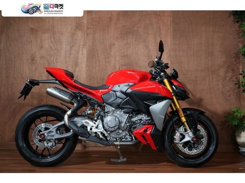 두카티 스트리트파이터 V2 S 2025년식 두카티 / 스트리트파이터v2s / 2025 / 55 KM / 2450만원 / 판매/대차