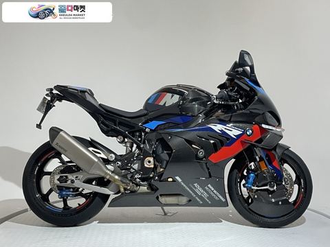 BMW M 1000 RR 2023년식 [바이크스테이션] 위탁판매차량 소모품다수 1인차주 실주행거리4,360KM 정품키2개 보조키1개 텐덤시트보유 텐덤스텝보유 PPF시공 지넷2CH블랙박스 M파츠로우시트 림버거언더카본 풀식스프레임카본 에보텍오일쿨러가드 에보텍라디에이터가드 에보텍프레임슬라이드 포크슬라이드 스윙암슬라이드