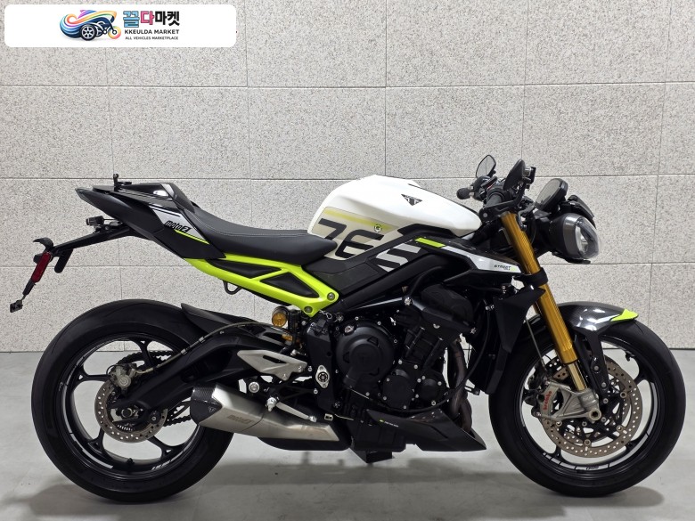 트라이엄프 스트릿 트리플 765 MOTO2™ 에디션 2024년식 (전국무료배송) 24년식 트라이엄프 스트리트 트리플765 RS Moto2에디션 차량 판매/대차