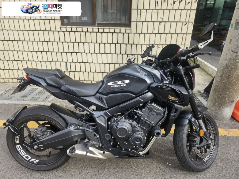 혼다 CB 650 R ABS 2023년식 CB650R 판매합니다.