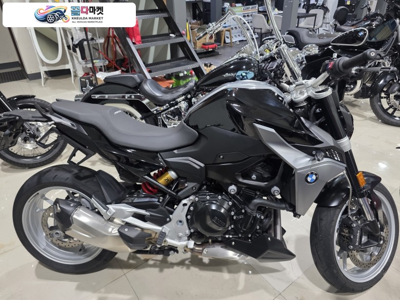 BMW F 900 R 2023년식 신차급 BMW F900R을 999만원에... 언더커버까지...