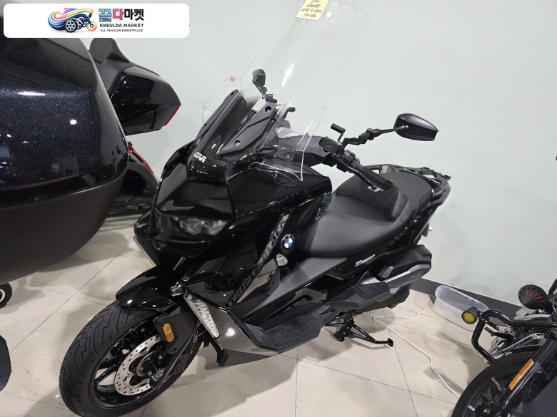 BMW C 400 GT 2023년식 다파는 오빠들 입니다. 다른 차량들과 비교후 연락주시면 최저가격 맞춰 보겠습니다^^