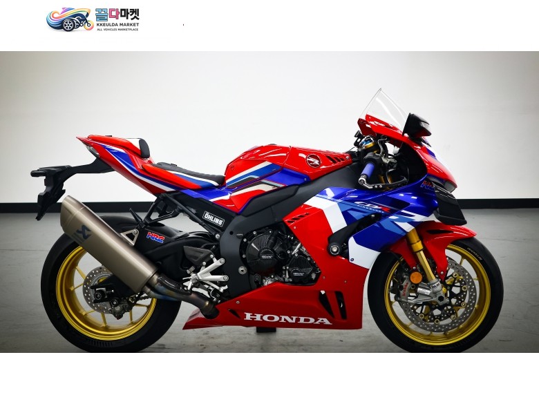 혼다 CBR 1000 RR-R 파이어블레이드 2023년식 [ 매버릭바이크 ] / 아크라포빅 티탄 머플러가 적용된 CBR1000RR-R 판매합니다.