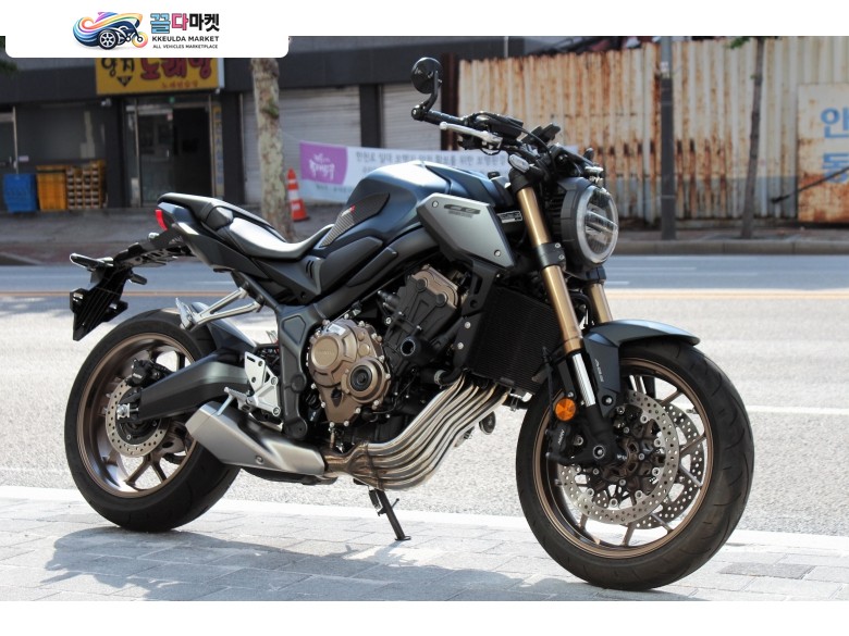 혼다 CB 650 R ABS 2023년식 중고오토바이매입 전문 / 혼다 CB650R 1인신조 700km 2채널 블박 완벽신차급 판매 / 대차 환영 / 무이자 카드 할부