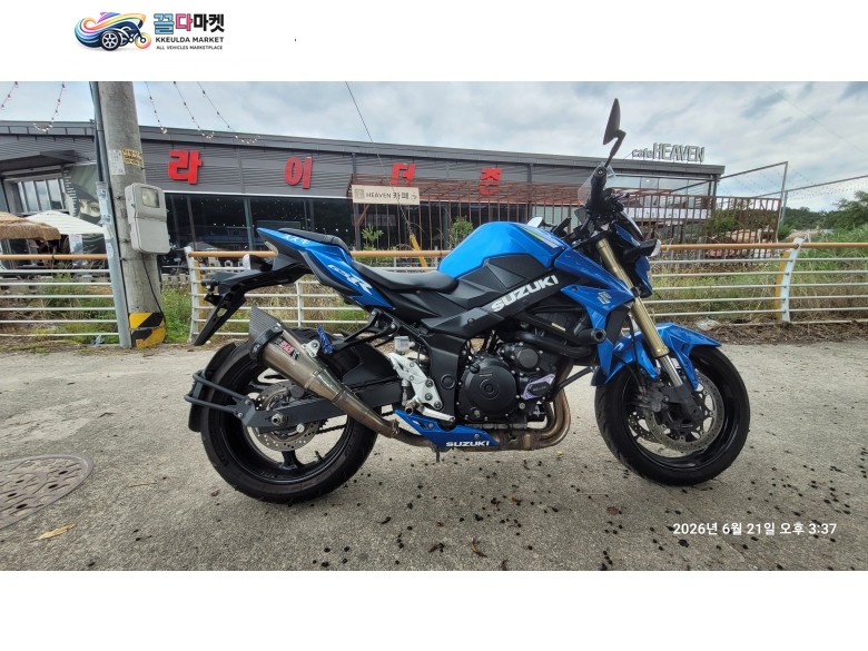 스즈끼 GSR 750 A 2014년식 스즈키 4기통 네이키드 GSR-750A 판매 합니다.