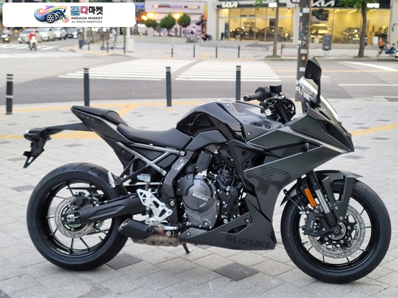 스즈끼 GSX 8 R 2025년식 ［스즈키대리점/매입대차］GSX 8R블랙 /롯데카드 4%저금리 60개월 할부/신한마이카,하나오토론,KB매직카5%대 120개월 할부!!