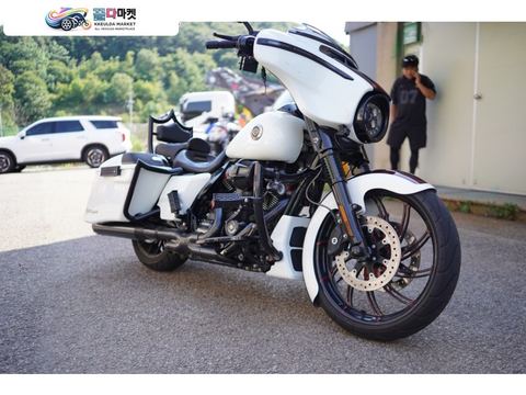 할리데이비슨 CVO 스트리트 글라이드 2021년식 **아끼는오토바이팝니다**