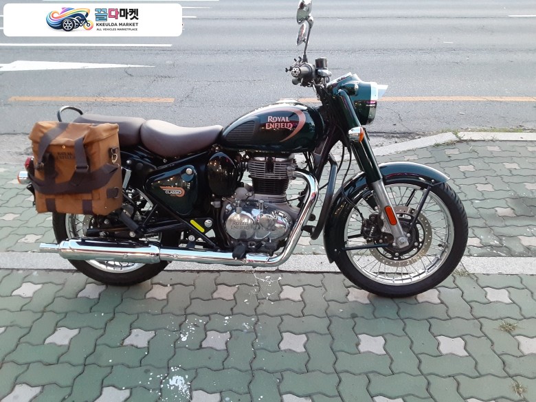 로얄엔필드 클래식 350 2022년식 여기 빛나는 로얄엔필드 크래식 팔아봅니다~~대차가능