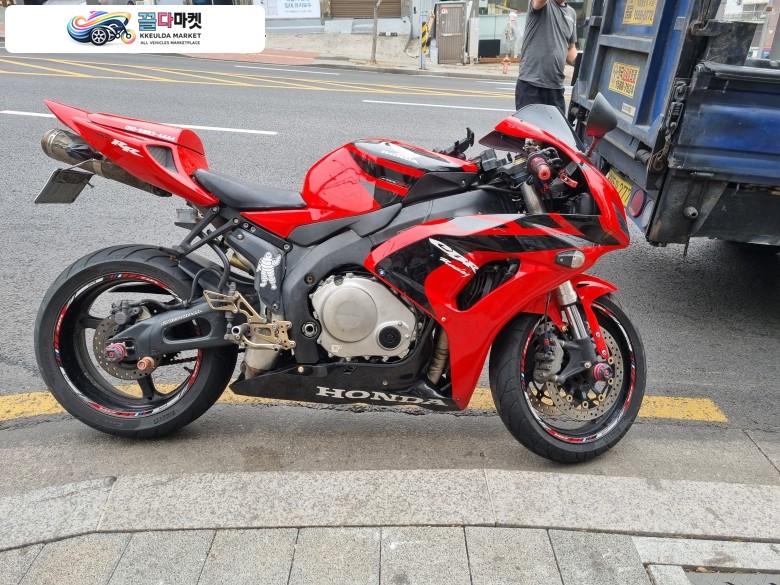 혼다 CBR 1000 RR 2006년식 CBR1000RR 2006년식 엔진교환 바이크 판매합니다.