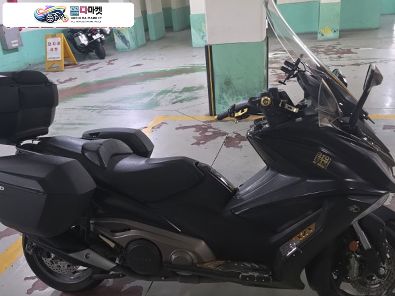 킴코 AK 550 i 2021년식 킴코 AK550 팝니다.