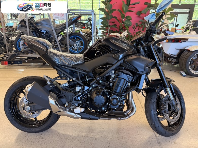가와사키 Z 900 ABS 2026년식 26년식 가와사키 Z900 신차 차량입니다.