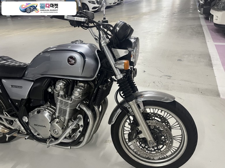 혼다 CB 1100 EX 2015년식 2015년식 CB1100EX 실버 팝니다