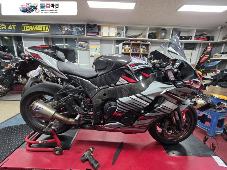 가와사키 닌자 10 R 2022년식 깨끗하고 잘 관리된 ZX-10R입니다.