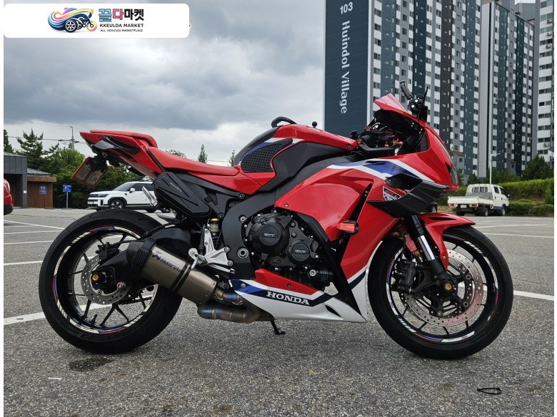 혼다 CBR 1000 RR 2014년식 2014 cbr1000rr 판매합니다.