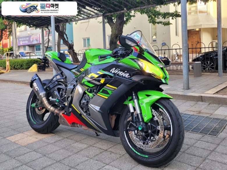 가와사키 닌자 10 R 2018년식 가와사키 zx10r 18년식 4만 팝니다