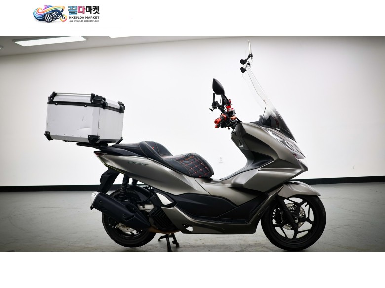 혼다 PCX 125 ABS 2023년식 [ 매버릭바이크 ] / 레드 포인트 커스텀과 60L 배달통이 적용된 PCX125 판매합니다.