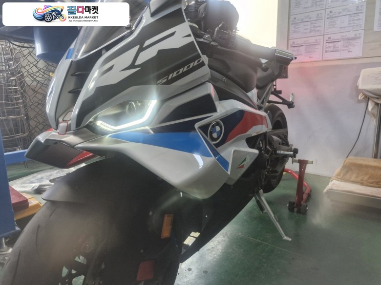 BMW S 1000 RR 2025년식 s1000rr m팩 25년11월 1900키로 무사고 무칠, 오스틴숏관