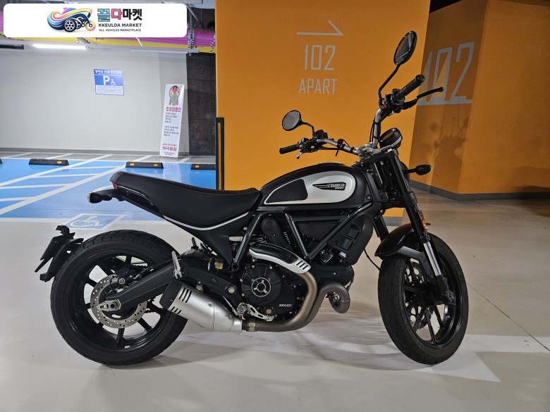 두카티 스크램블러 아이콘 2021년식 두카티 스크램블러 800 4800km 첫차주