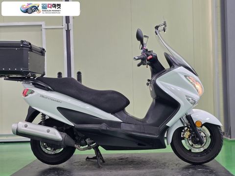 스즈끼 버그만 125 ABS 2019년식 스즈키 버그만125ABS 19년식 연식대비 짧은키로수 최저가 판매합니다.