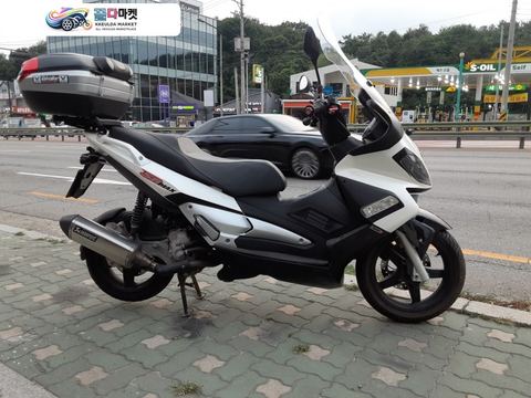 아프릴리아 SR MAX 300 2017년식 여기 빛나는 아프릴리아 팔아봅니다~~대차가능