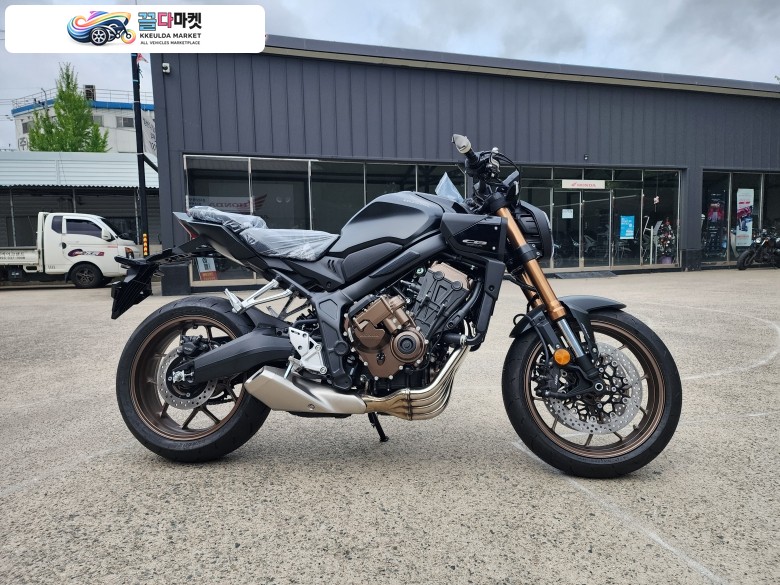 혼다 CB 650 R E 클러치 2026년식 [신차] 2026 혼다 CB650R E-Clutch 클러치 조작 없는 신세계! 맷블랙