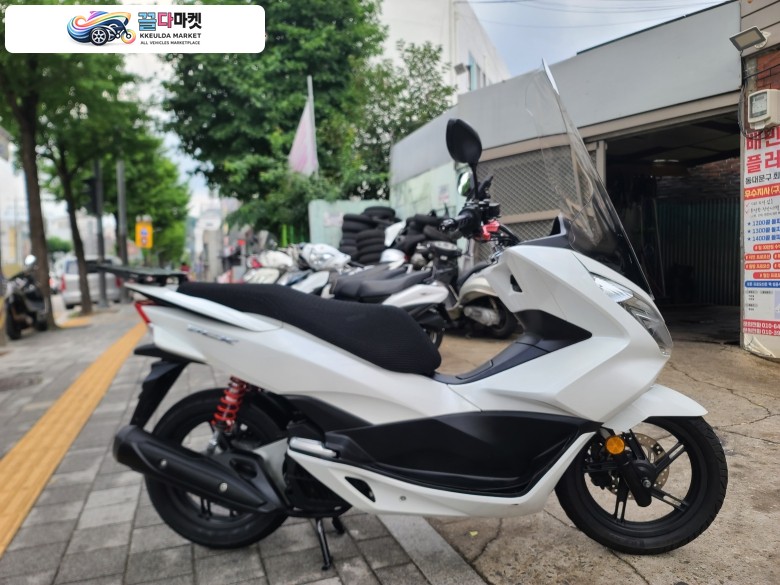 혼다 PCX 125 FI 2017년식 유성바이크   전차종 매입가능   대차 가능  깔끔  합니다  최상급 차량