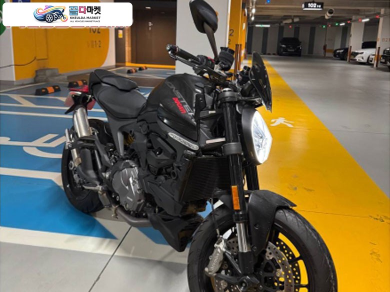 두카티 몬스터 937 2023년식 Ducati Monster 937