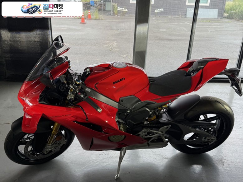 두카티 파니갈레 V4 S 2026년식 두카티 PANIGALE V4 S 7월 출고 무주행 신차 판매합니다