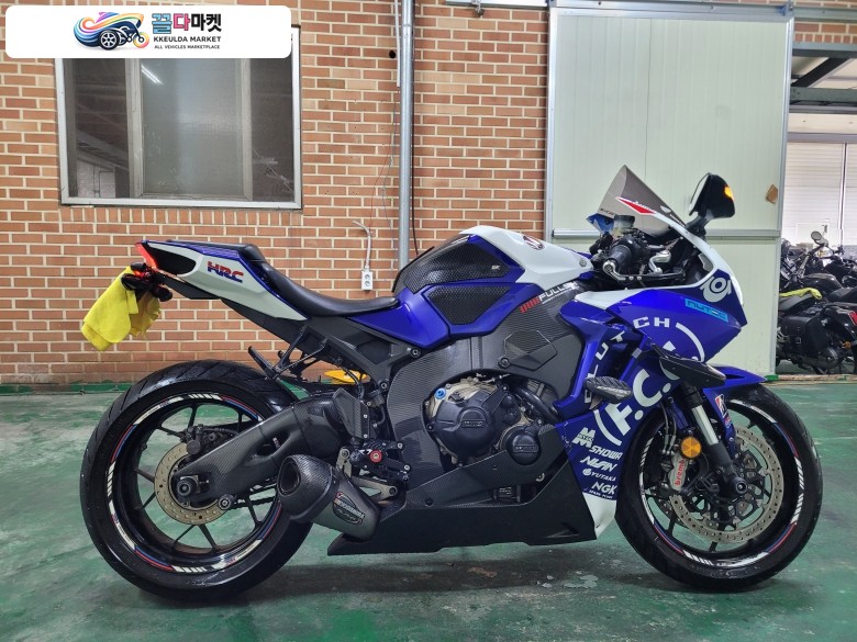 혼다 CBR 1000 RR 2017년식 혼다 CBR1000RR 17년 6.7만km 구변완,환검완,정비완,개인이전가능