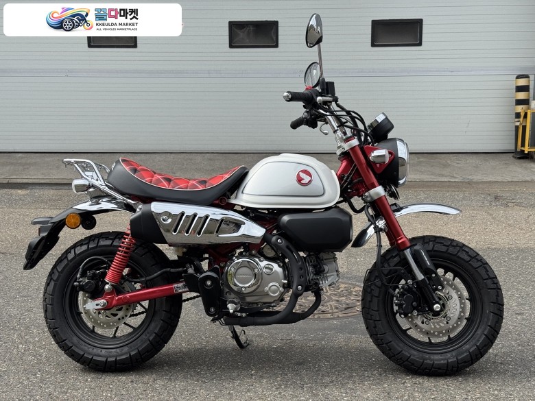 혼다 몽키 125 ABS 2024년식 혼다 몽키125 / 2024년식 / 10km / 짐대튜닝 / 냉동급 / 무사고