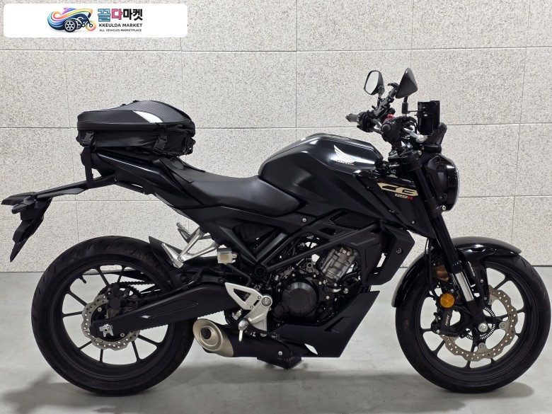 혼다 CB 125 R 2025년식 1인신조 25년식 혼다 CB125R 238km 신차급 차량 판매